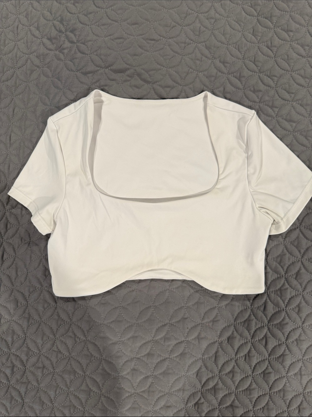 Pchee Bum Activewear White Cropped Short Sleeve Top